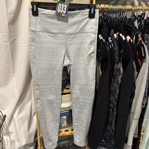 Athleta Gray Textured Leggings Small 🩶 🧘🏻‍♀️